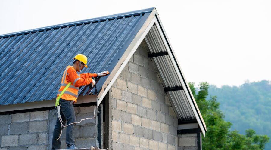 Professional gutter cleaning in Lineville, IA